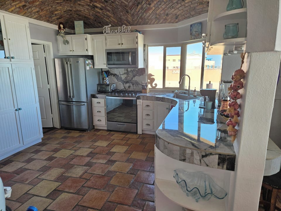 Porcelain counters. All new appliances 