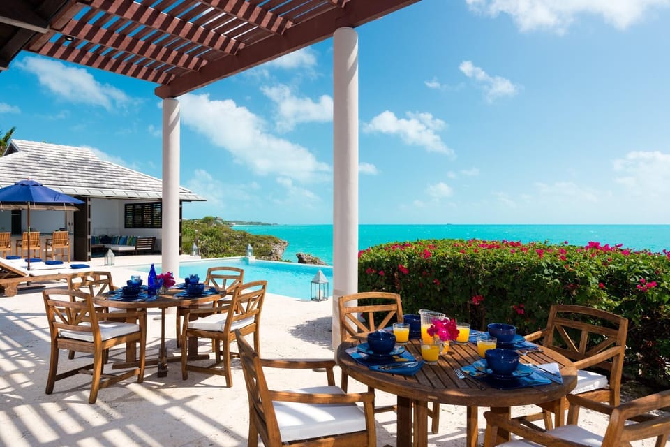 Ponte del Sogno offers oceanfront outdoor dining under the shaded pergola.