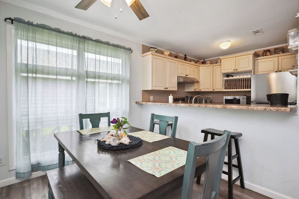 Dining / Kitchen Area - Southwest