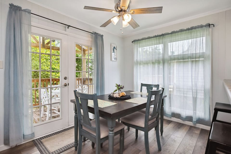 Dining Area - Southwest