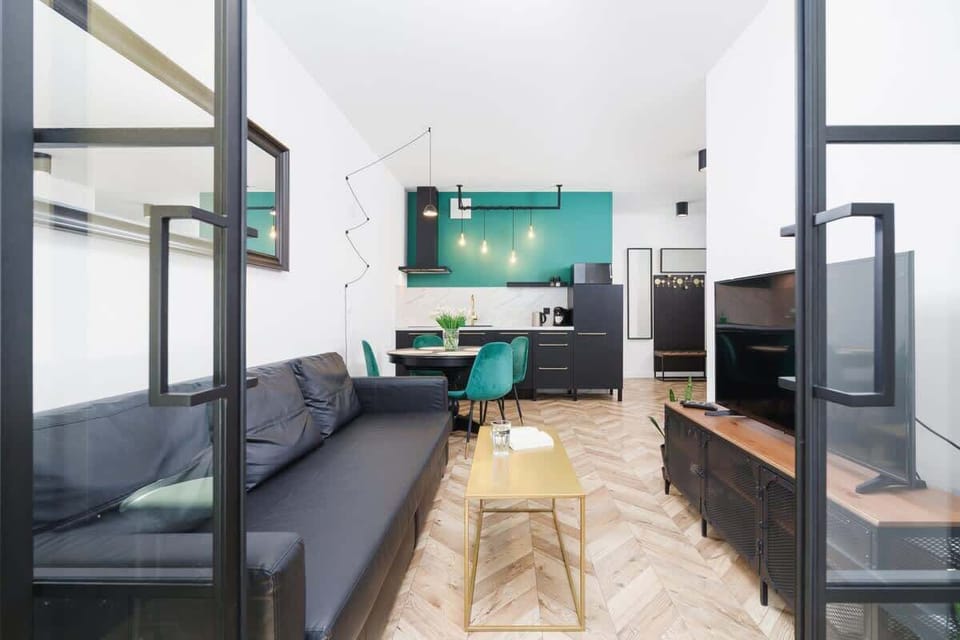 Spacious living room with full equipment. 