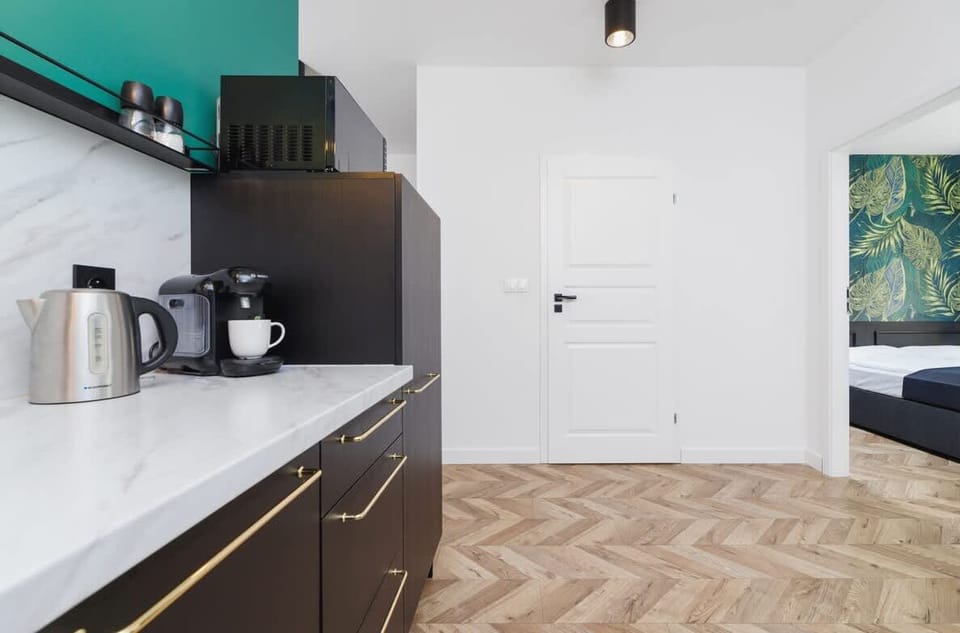 Fully equipped kitchenette. 