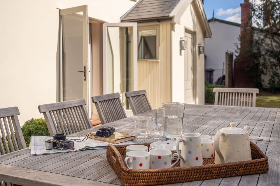 Alexander House, Thorpeness: Outdoor space with garden furniture