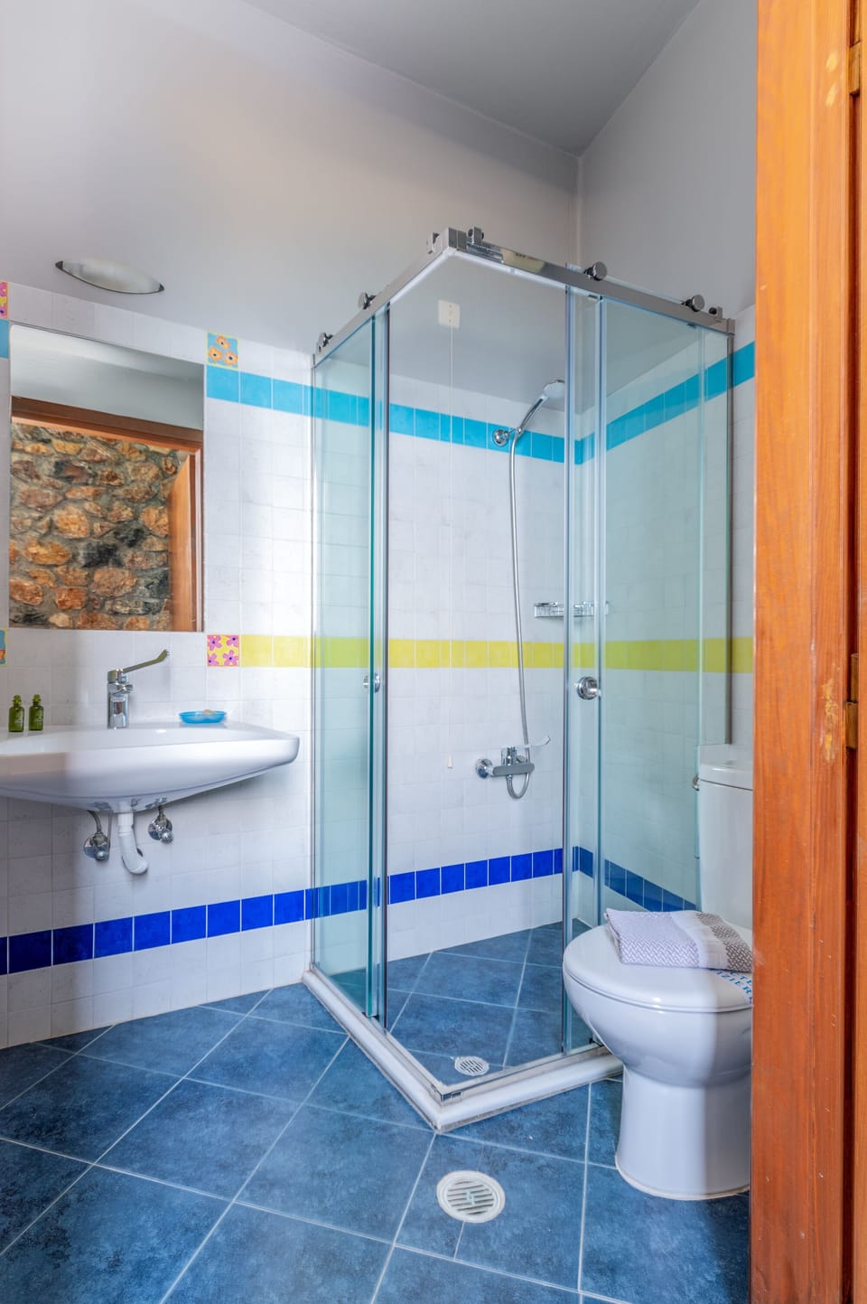 Family, Sea Front Apartment | Bathroom | Shower, hair dryer, towels, soap