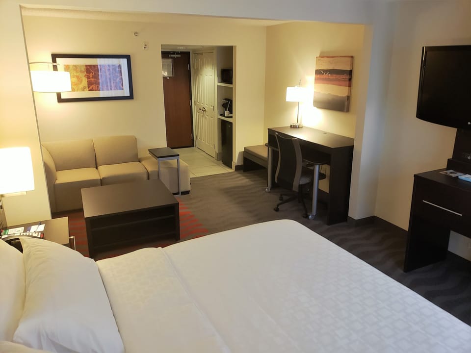 In-room safe, desk, laptop workspace, blackout drapes