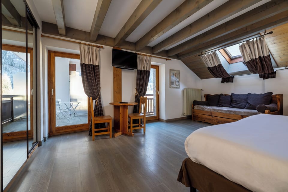 Family Double or Twin Room | Blackout drapes, iron/ironing board, free cribs/infant beds, free WiFi