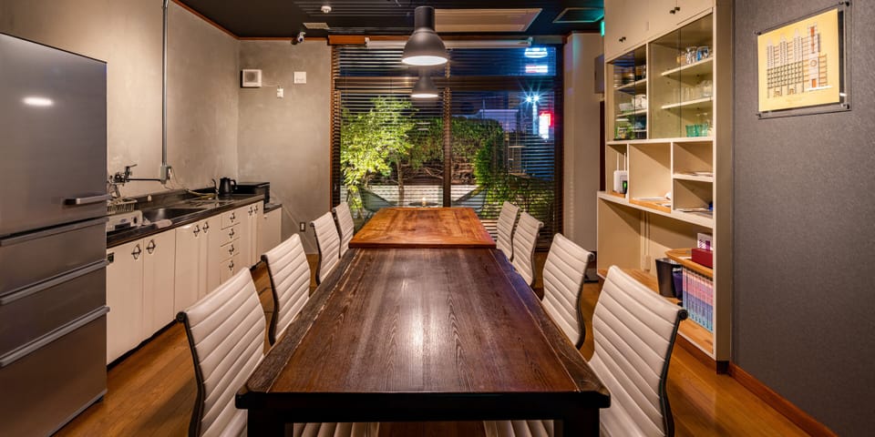 Private Vacation Home, Non Smoking | Living area | Flat-screen TV