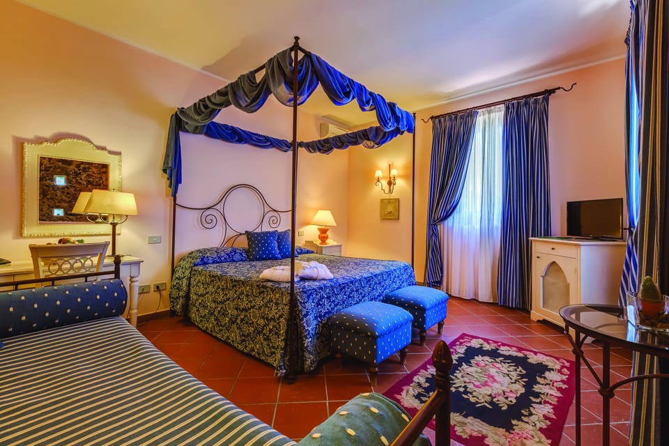 Junior Suite | Minibar, in-room safe, desk