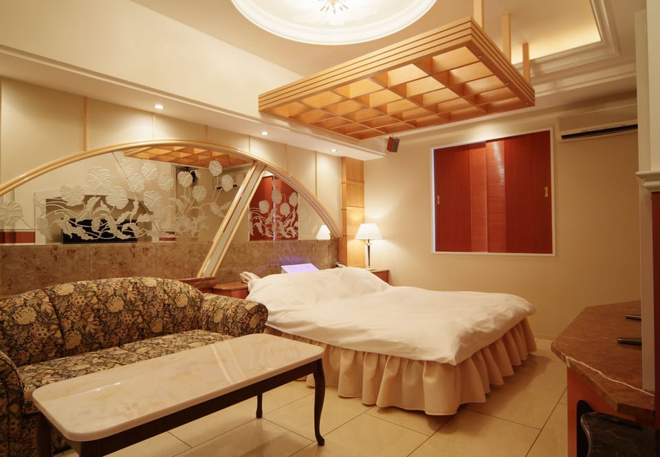 Premium bedding, minibar, individually decorated, individually furnished