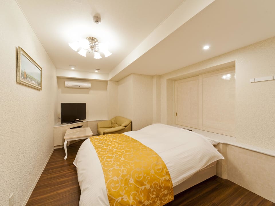Hypo-allergenic bedding, individually decorated, individually furnished