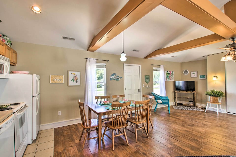 Dining Area | Dishware & Flatware
