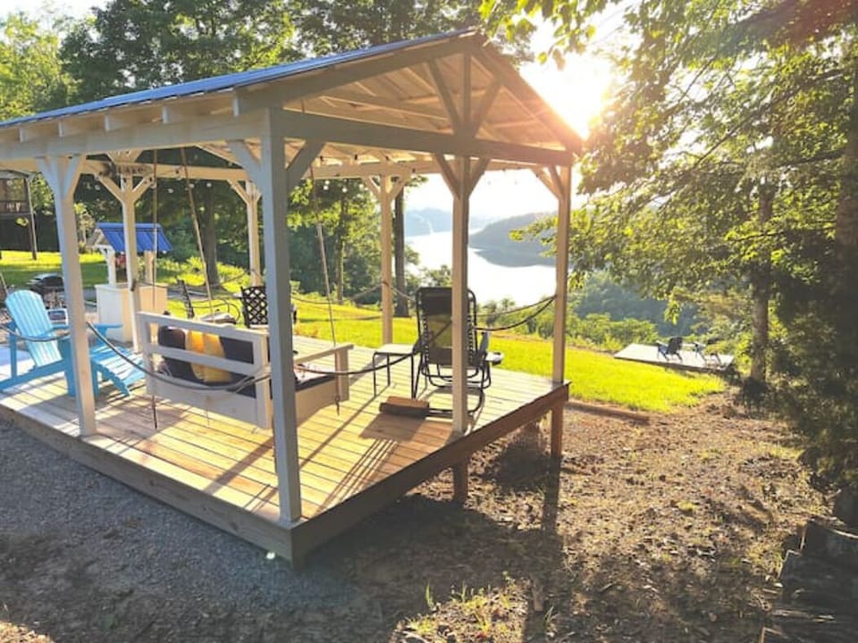 Two decks to enjoy the beautiful view!