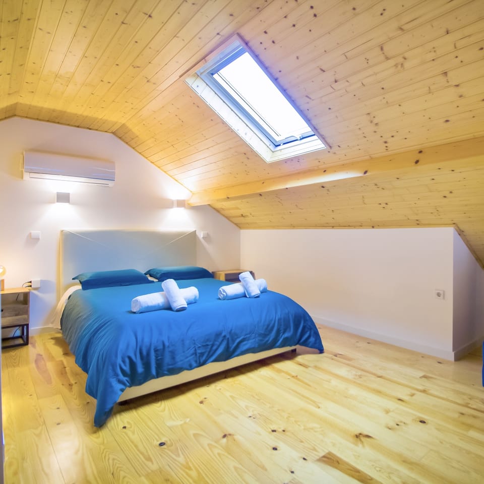 Room & Bed.