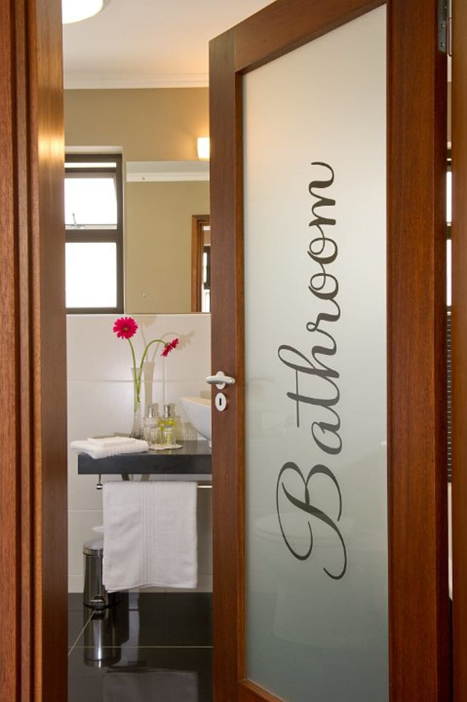 Luxury Room | Bathroom | Free toiletries, hair dryer, towels