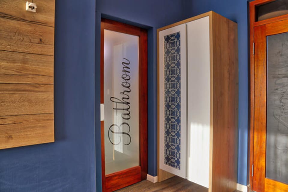 Luxury Room | In-room safe, desk, soundproofing, WiFi (free)