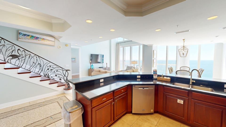 Condo, 3 Bedrooms | Interior