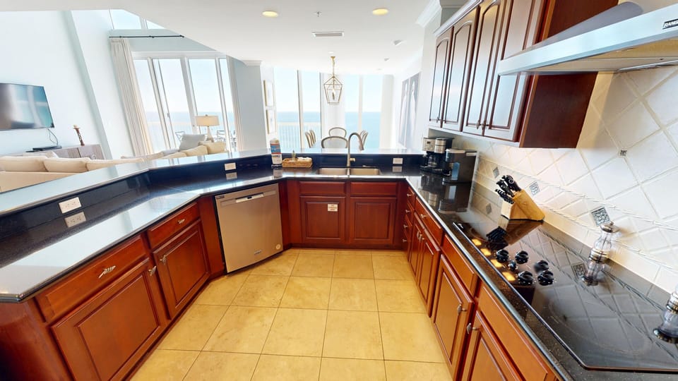 Condo, 3 Bedrooms | Private kitchen | Fridge, microwave, oven, dishwasher