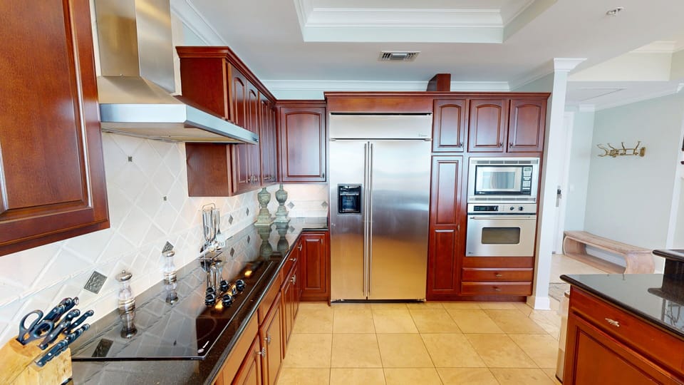 Condo, 3 Bedrooms | Private kitchen | Fridge, microwave, oven, dishwasher