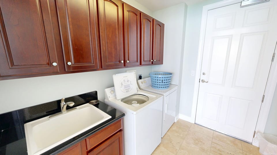 Condo, 3 Bedrooms | Interior