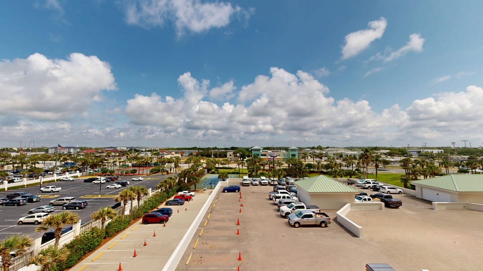 Condo, 4 Bedrooms | Parking