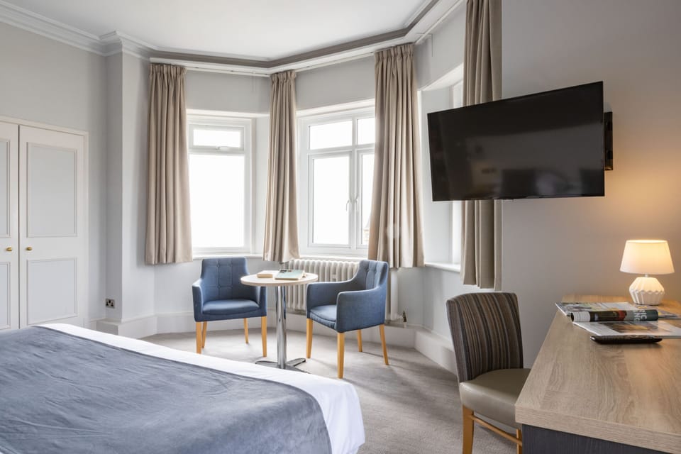Superior Double Room, Sea View | Iron/ironing board, free WiFi, bed sheets