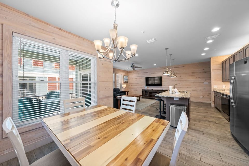 8 Hammock Dunes J Dining Area