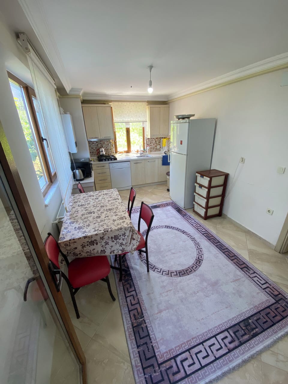 Family Apartment, 4 Bedrooms | Private kitchen | Fridge, cookware/dishes/utensils