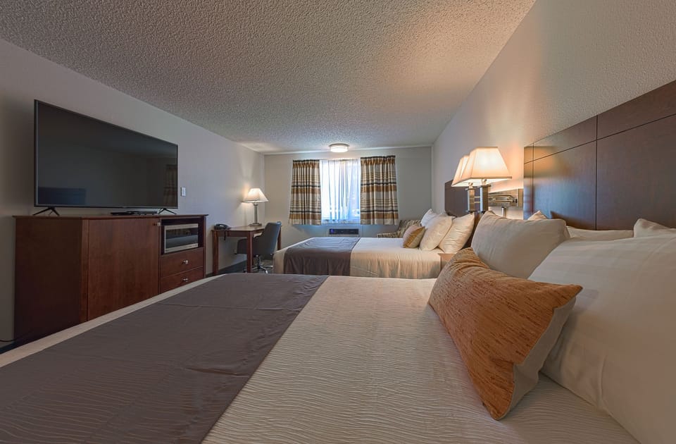 Individually furnished, desk, laptop workspace, free WiFi