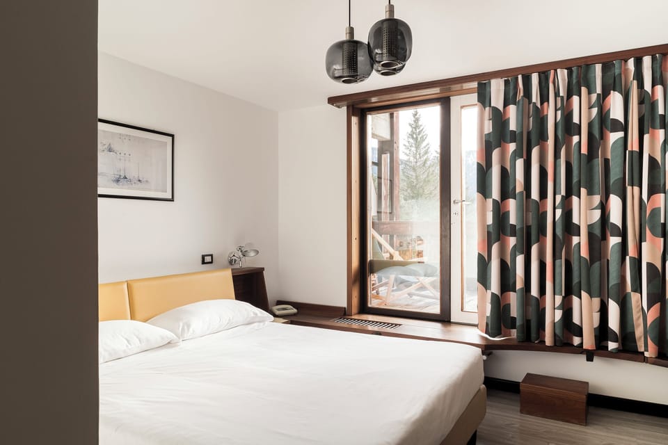 Classic Double Room, Mountain View | Hypo-allergenic bedding, in-room safe, desk, blackout drapes