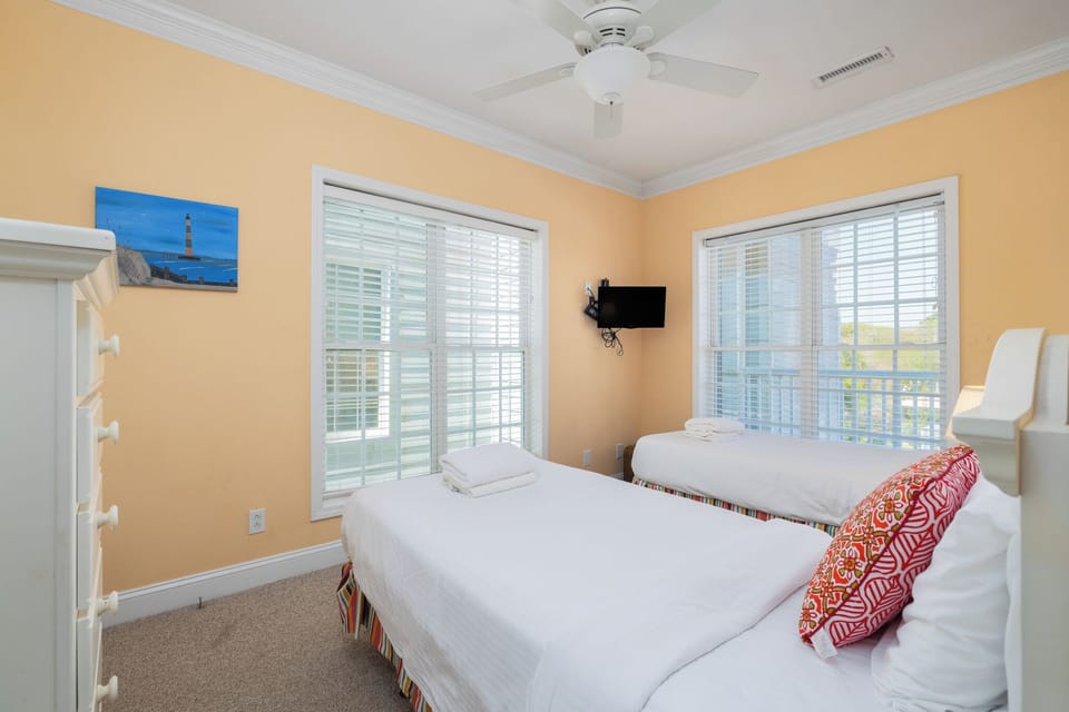 A twin bedroom is great for kids