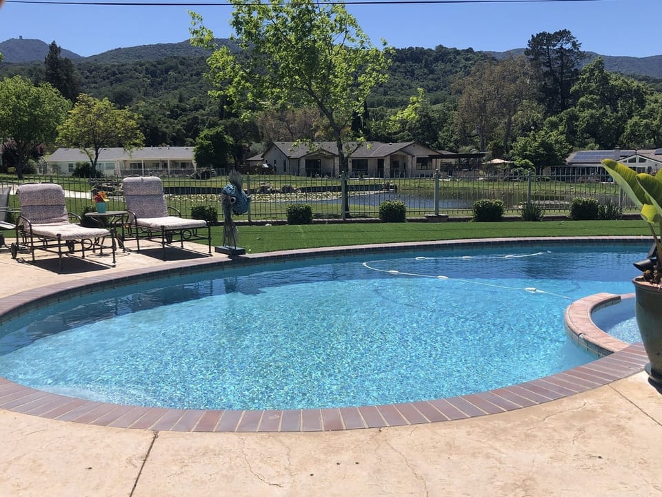 Private pool / extra large hot tub and yard with stunning mountain view’s. 