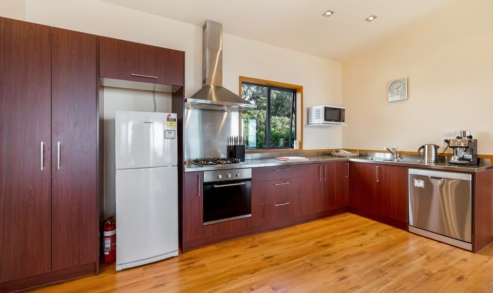 Deluxe House, 3 Bedrooms, 2 Bathrooms, Ocean View | Private kitchen | Fridge, microwave, stovetop, dishwasher