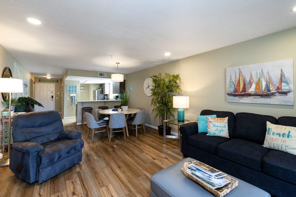 Living Room to Dining/kitchen view. Queen size sofa sleeper