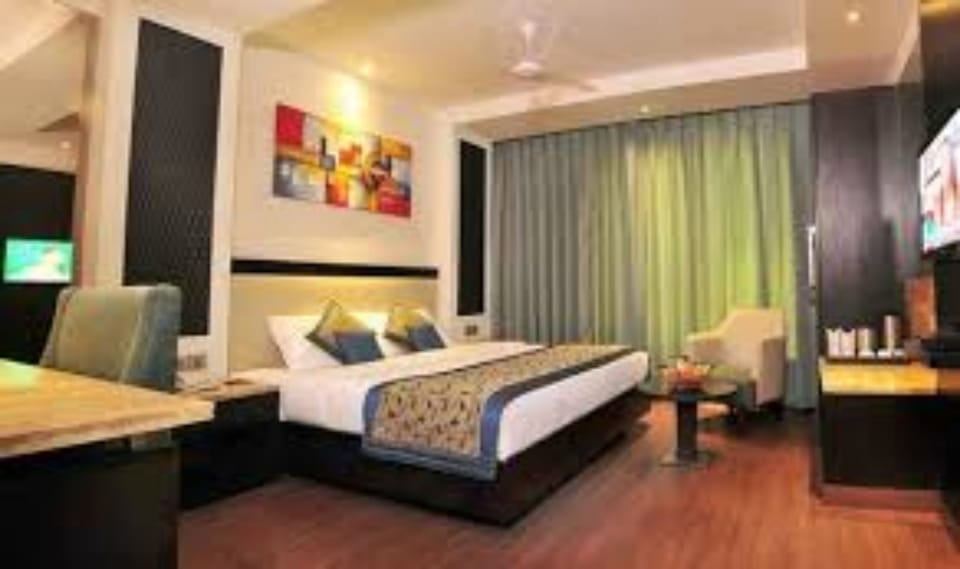 In-room safe, soundproofing, free WiFi