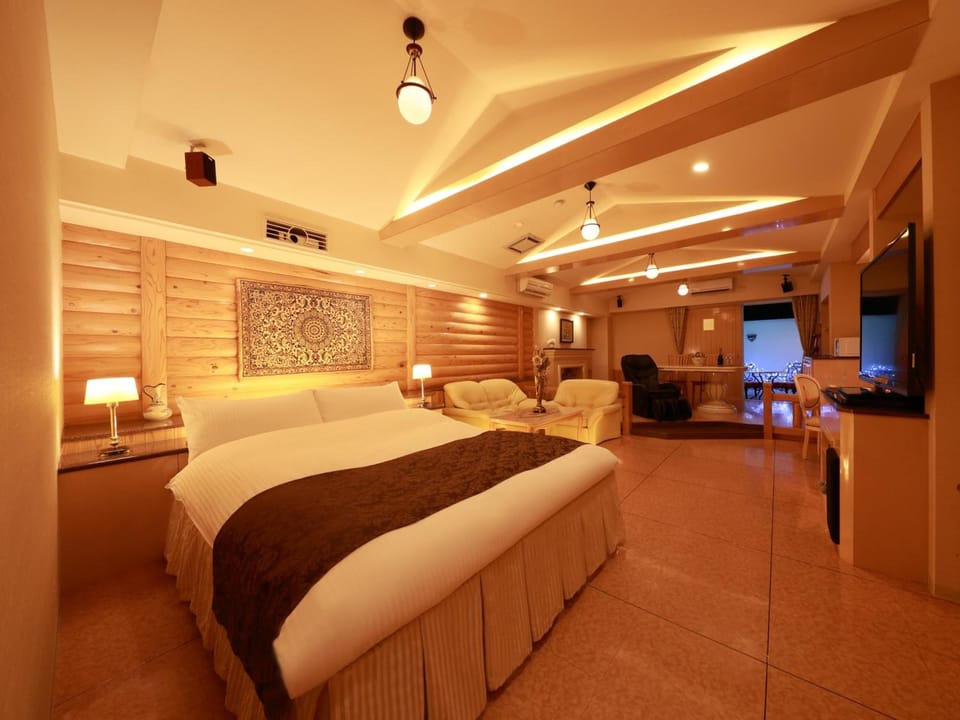 Premium bedding, minibar, soundproofing, WiFi (free)