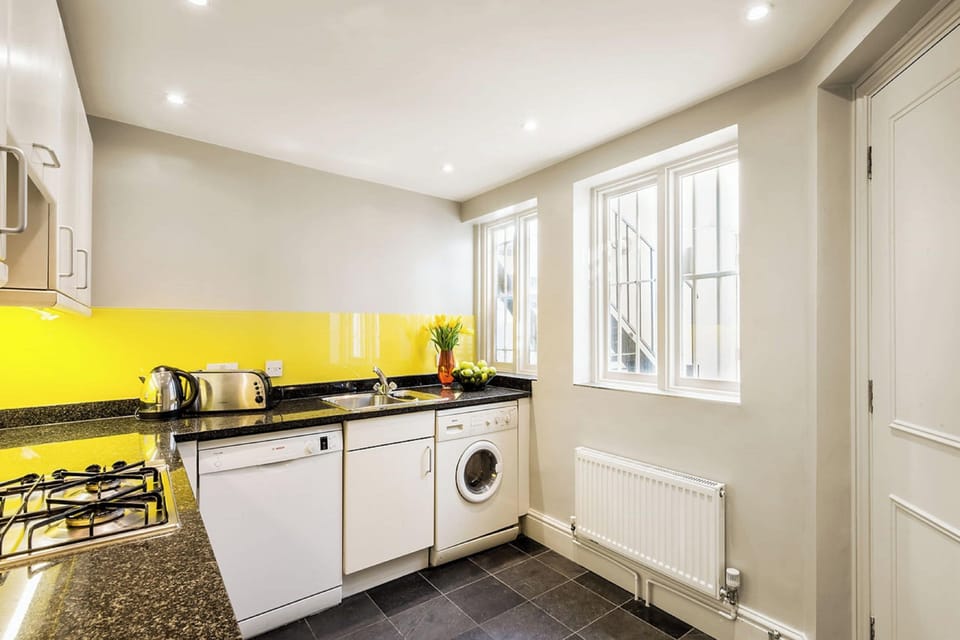 Apartment | Private kitchen | Full-size fridge, microwave, oven, stovetop