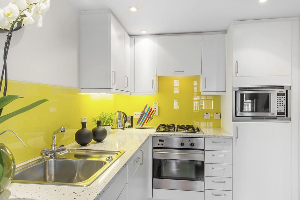 Apartment | Private kitchen | Full-size fridge, microwave, oven, stovetop