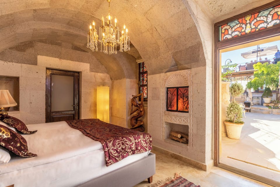 Deluxe Cave Room With Jakuzzi | Premium bedding, memory foam beds, minibar, in-room safe