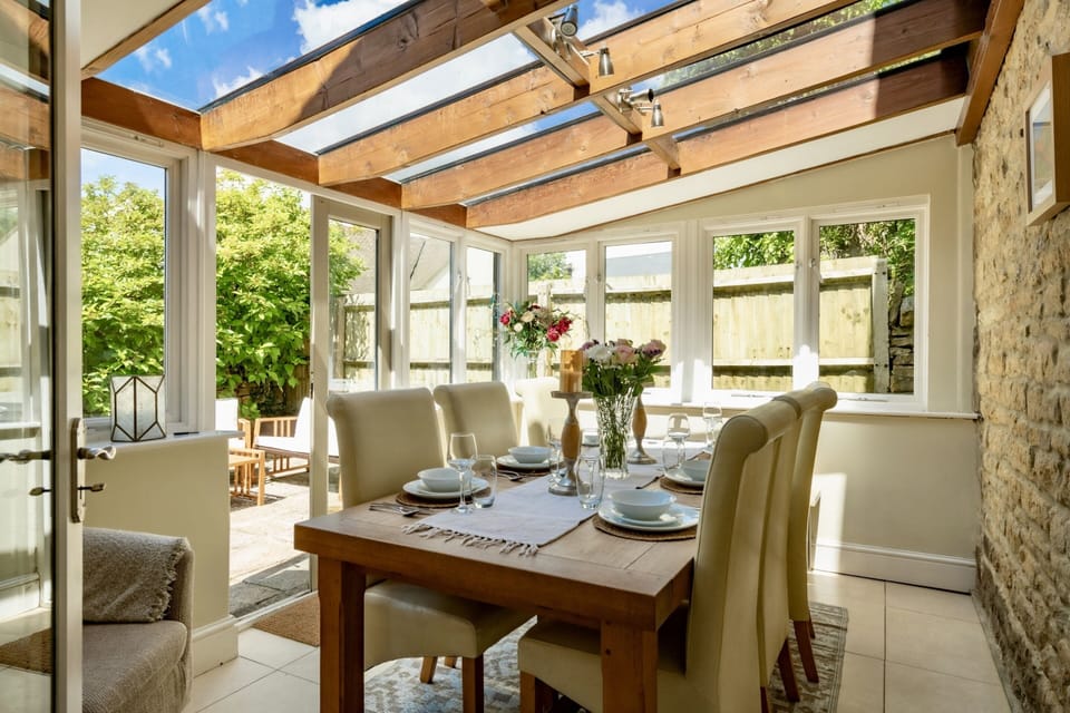 Luxury Cottage, Private Bathroom, Garden View | Dining