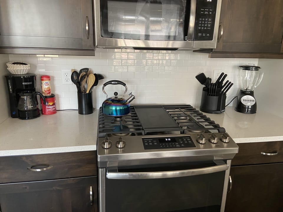 Kitchen amenities 