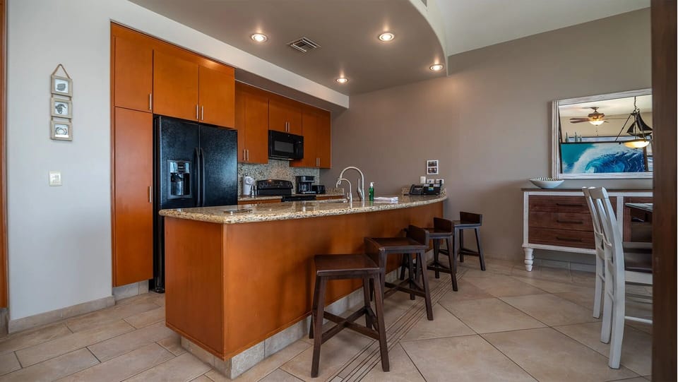 Kitchen with large island 