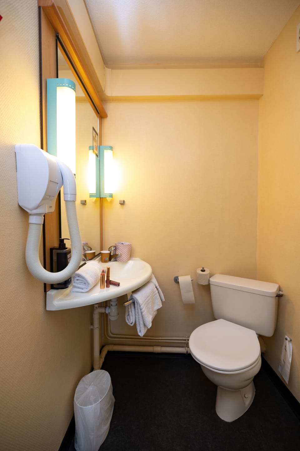 Shower, eco-friendly toiletries, hair dryer, towels