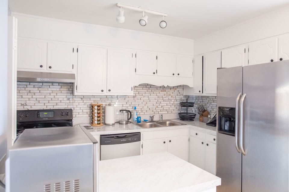 Fully Equipped kitchen . 