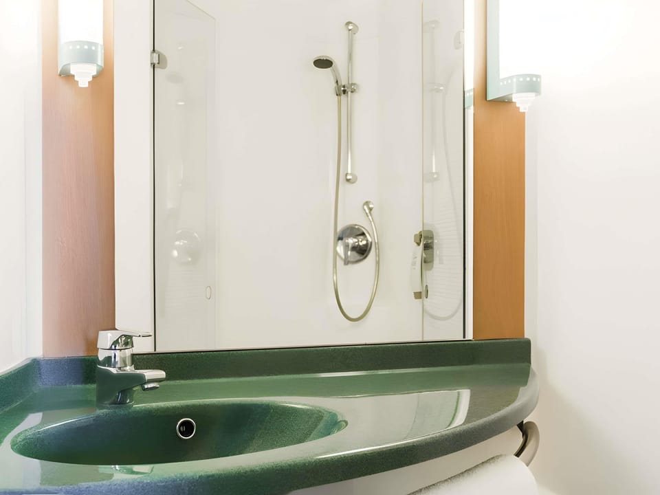 Family Room, Multiple Beds | Iron/ironing board, free cribs/infant beds, free WiFi, bed sheets