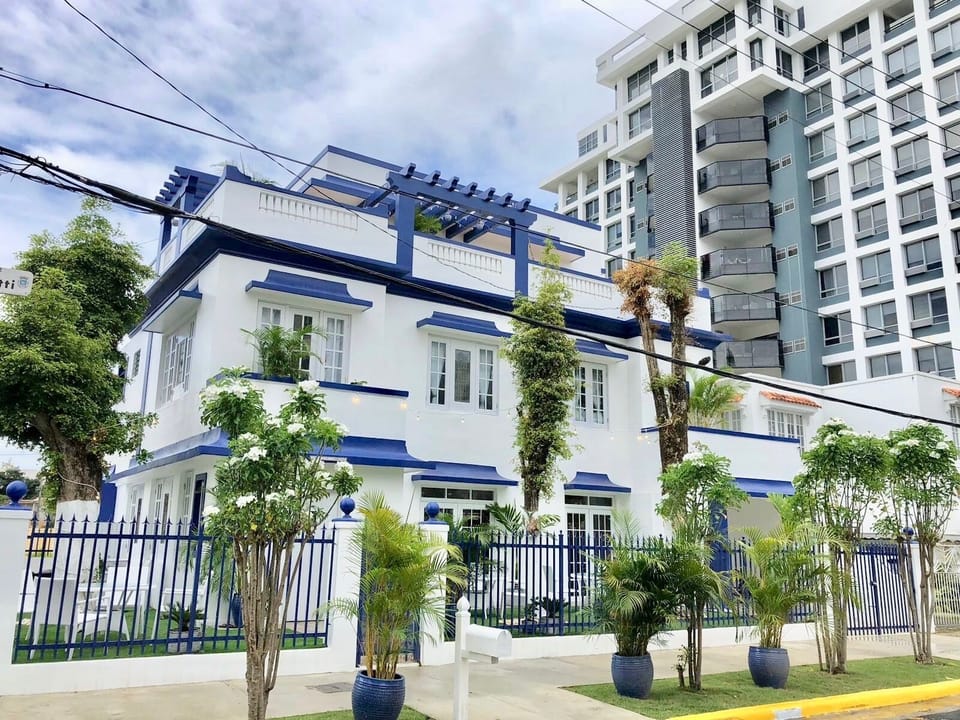 The view of the house from Luchetti street