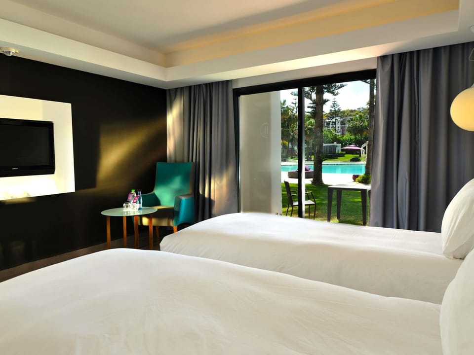 Egyptian cotton sheets, premium bedding, pillowtop beds, minibar