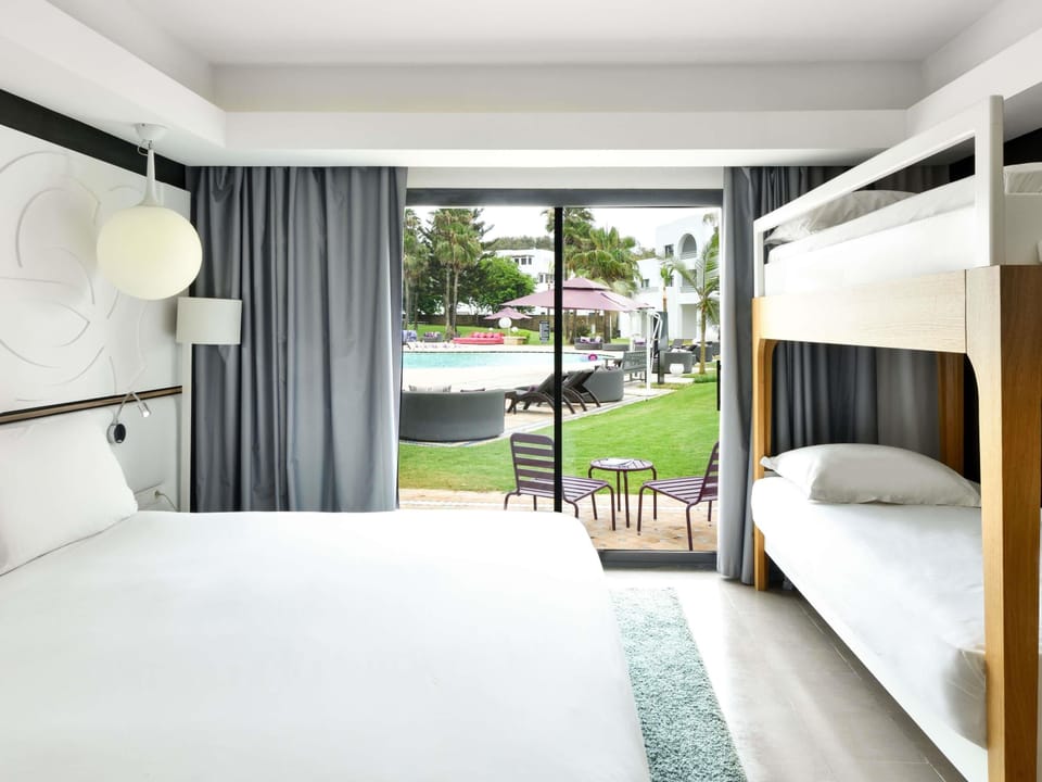Family Room, Multiple Beds | Egyptian cotton sheets, premium bedding, pillowtop beds, minibar