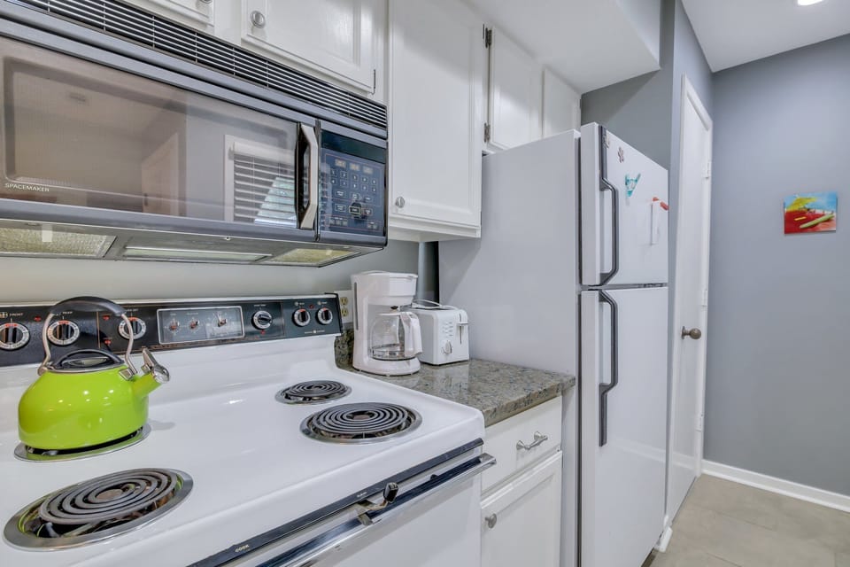Fully equipped kitchen.