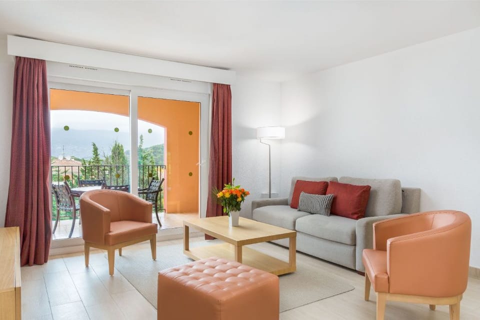 Inviting living area with vibrant touches, ideal for unwinding or social gatherings.