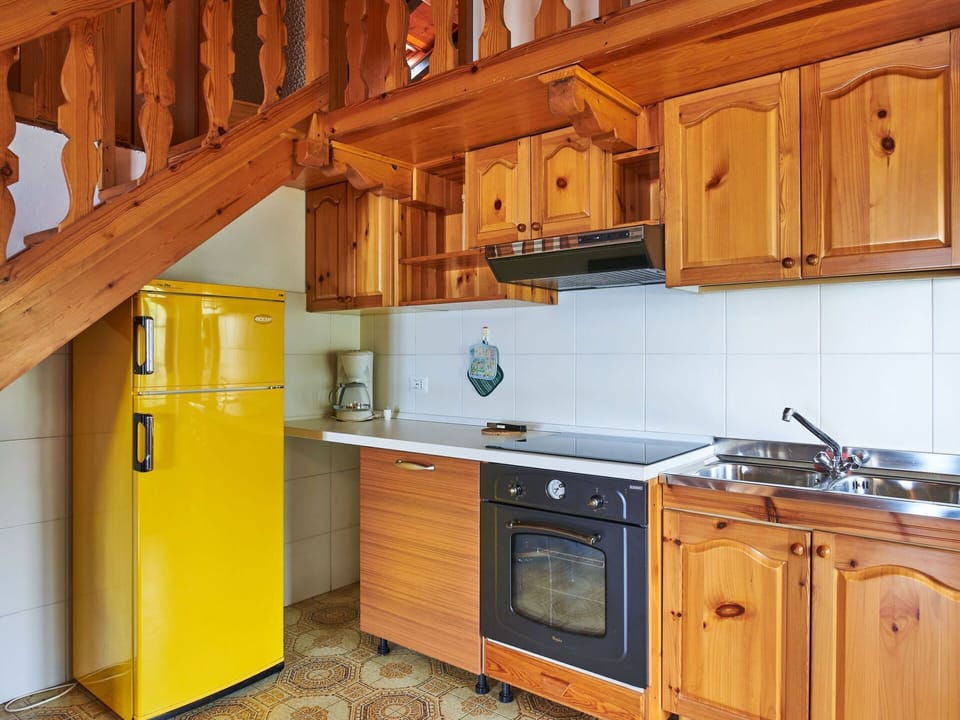 Cabinetry, Countertop, Property, Furniture, Building, Sink, Kitchen Stove, Wood, Kitchen, Kitchen Appliance